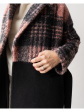 Довге пальто прямого крою з поясом 2 ґудзика, чорне/рожева клітинка